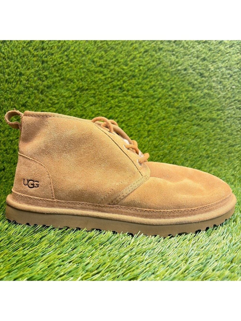 UGG Neumel Mens Size 10 Light Brown Classic Outdoor Suede Lace Up Chukka Boots